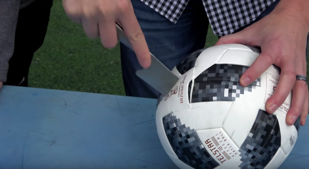 Có gì bên trong trái bóng chính thức Telstar 18 của World Cup 2018? - Ảnh 2.