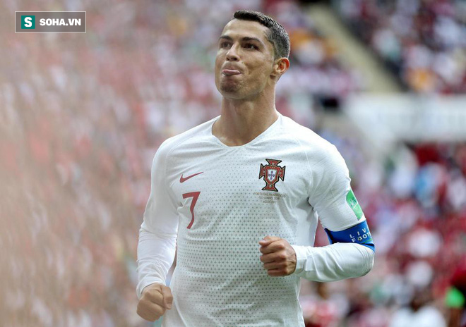 World Cup 2018: Cầu thủ Morocco tố trọng tài lén lút xin áo đấu của Ronaldo - Ảnh 2.