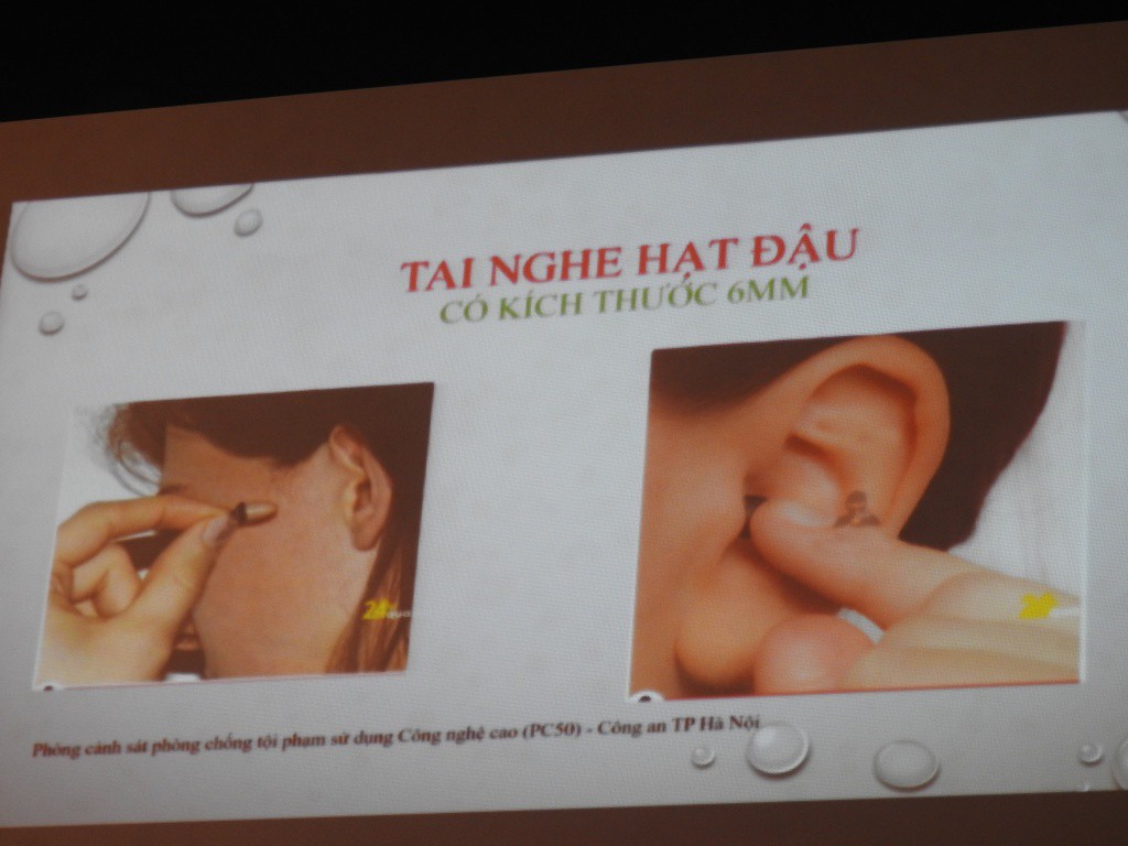 Công an Hà Nội nêu 7 thiết bị gian lận có thể xuất hiện ở kỳ thi THPT quốc gia 2018 - ảnh 2 Công an Hà Nội nêu 7 thiết bị gian lận có thể xuất hiện ở kỳ thi THPT quốc gia 2018 - Ảnh 3.