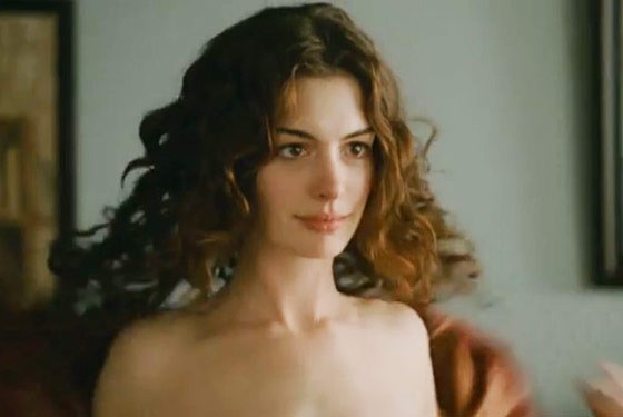 Anne Hathaway: Nóng bỏng, khuôn miệng cười quyến rũ khiến khán giả thổn thức  - Ảnh 6.
