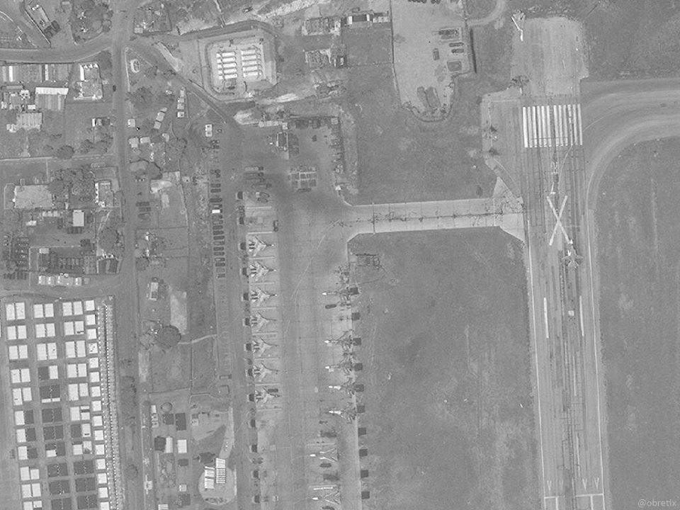Chiến đấu cơ Nga vào tầm ngắm ở Khmeimim: Có bao nhiêu chiếc đang tung hoành tại Syria? - Ảnh 2. Chiến đấu cơ Nga vào tầm ngắm ở Khmeimim: Có bao nhiêu chiếc đang tung hoành tại Syria? - Ảnh 2.