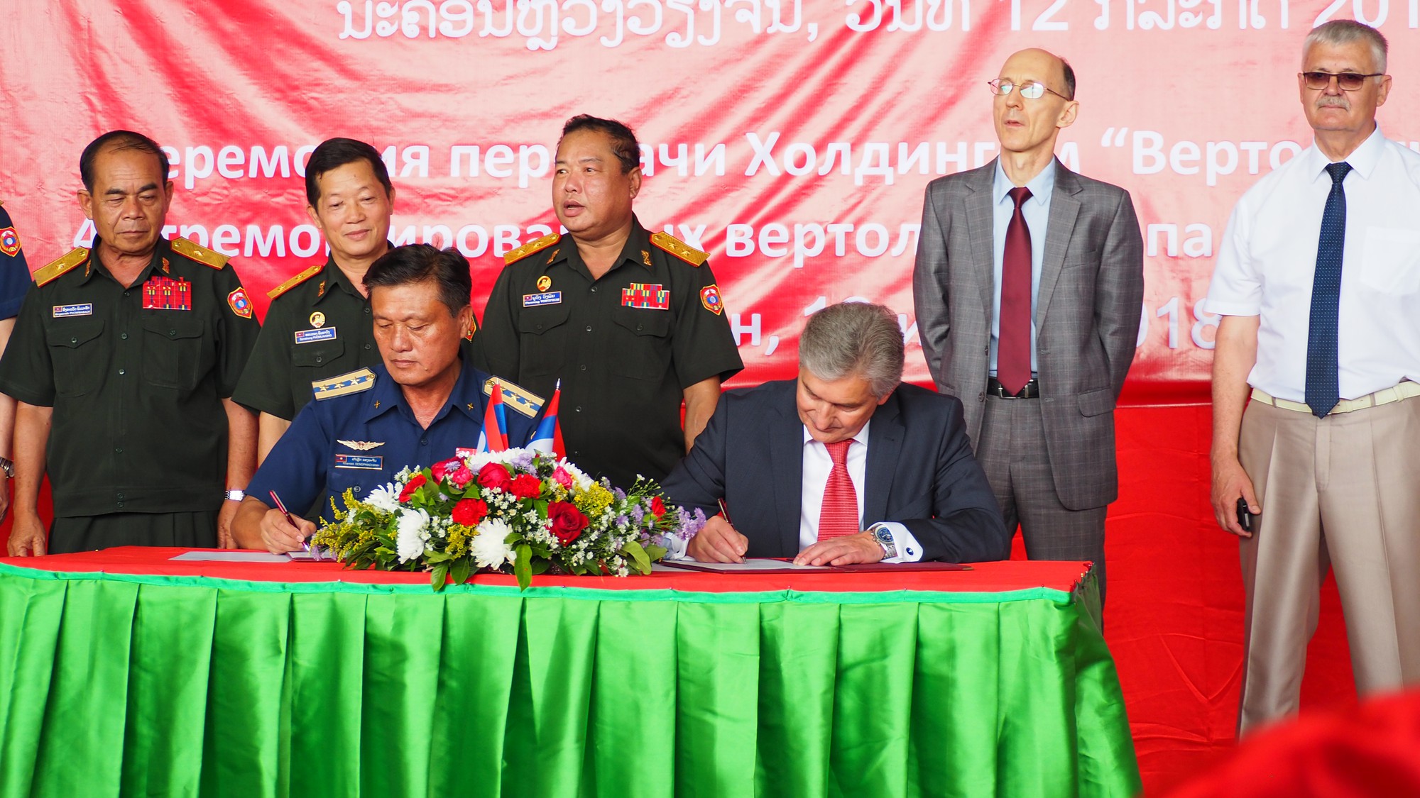 Ai giúp trực thăng Mi-17 và Mi-171V của Không quân Lào tái sinh? - Ảnh 2. Ai giúp trực thăng Mi-17 và Mi-171V của Không quân Lào tái sinh? - Ảnh 2.