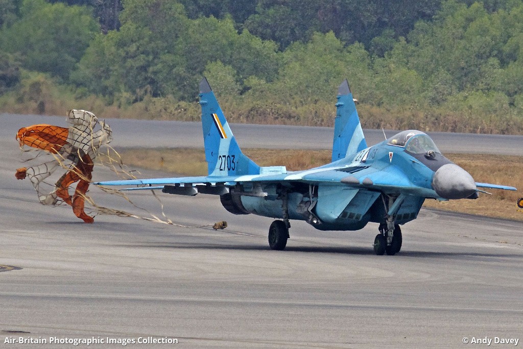 Quân tử phòng thân: Láng giềng ở Nam TQ mua vũ khí mới - MiG-29, Yak-130 Nga được chọn - Ảnh 1. Quân tử phòng thân: Láng giềng ở Nam TQ mua vũ khí mới - MiG-29, Yak-130 Nga được chọn - Ảnh 1.