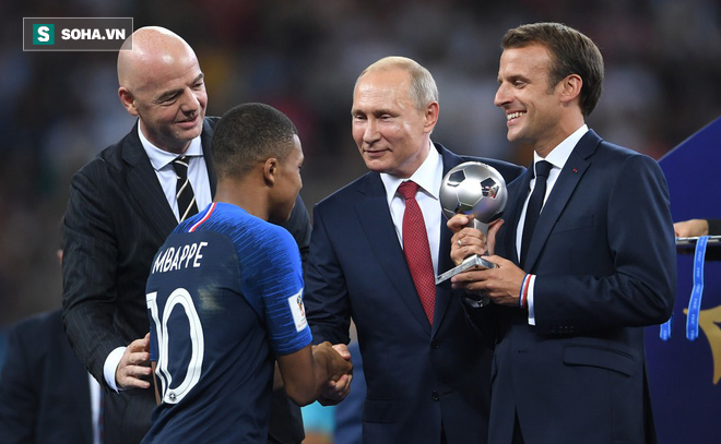 Tự hào về World Cup 2018, Tổng thống Putin tặng quà cho hàng trăm ngàn CĐV khắp thế giới - Ảnh 1.