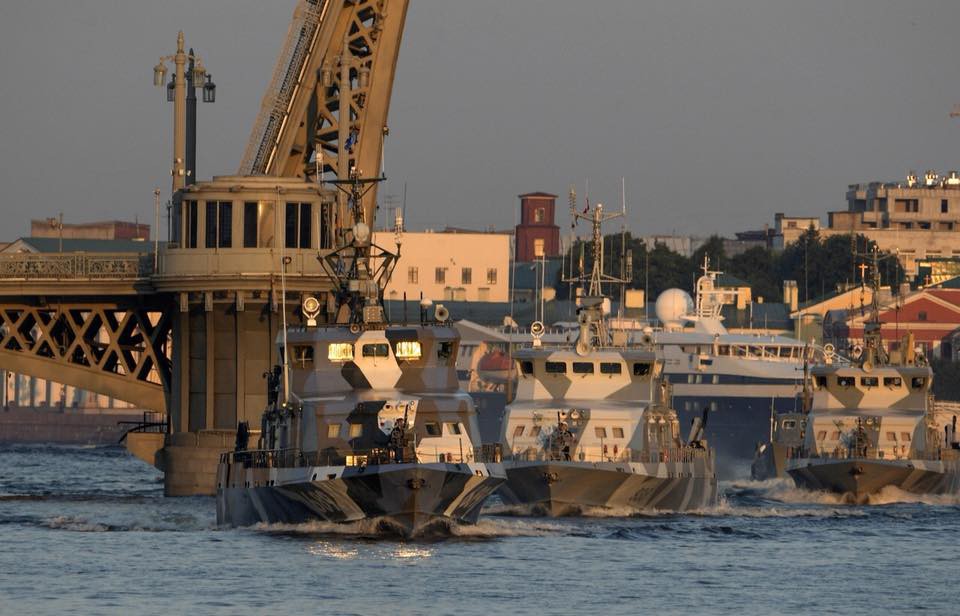 Nga duyệt binh hải quân năm 2018: Hơn 40 tàu chiến mạnh nhất, có một ngôi sao rất sáng! - Ảnh 12. Nga duyệt binh hải quân năm 2018: Hơn 40 tàu chiến mạnh nhất, có một ngôi sao rất sáng! - Ảnh 12.