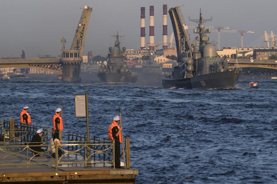 Nga duyệt binh hải quân năm 2018: Hơn 40 tàu chiến mạnh nhất, có một ngôi sao rất sáng! - Ảnh 3. Nga duyệt binh hải quân năm 2018: Hơn 40 tàu chiến mạnh nhất, có một ngôi sao rất sáng! - Ảnh 3.