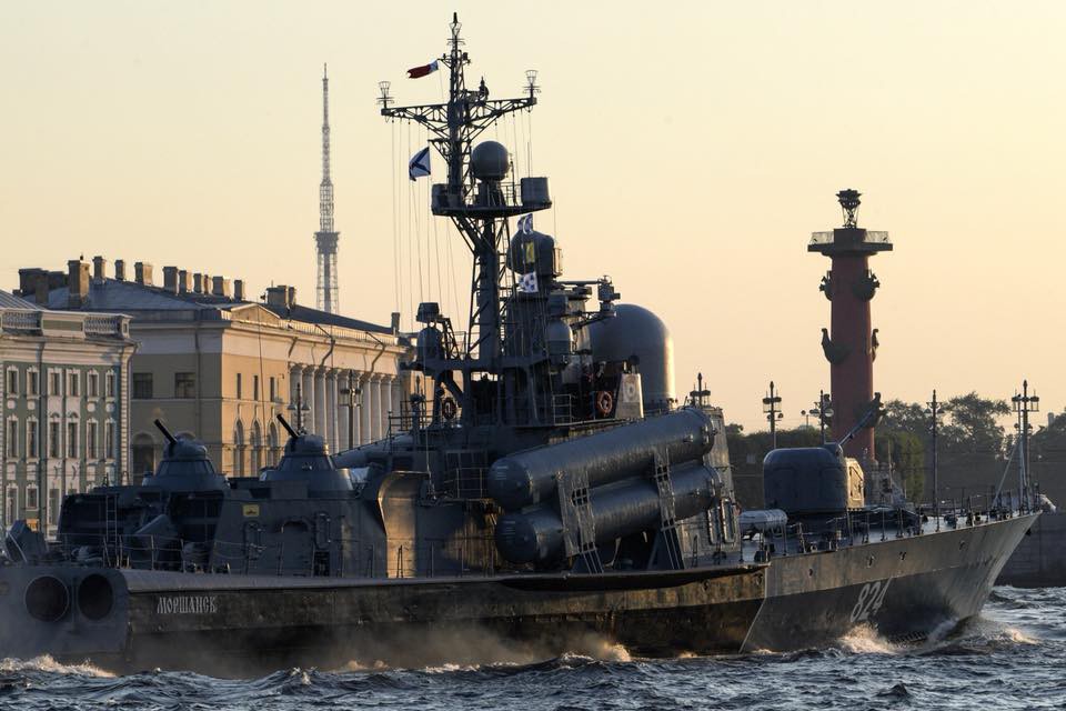 Nga duyệt binh hải quân năm 2018: Hơn 40 tàu chiến mạnh nhất, có một ngôi sao rất sáng! - Ảnh 8. Nga duyệt binh hải quân năm 2018: Hơn 40 tàu chiến mạnh nhất, có một ngôi sao rất sáng! - Ảnh 8.