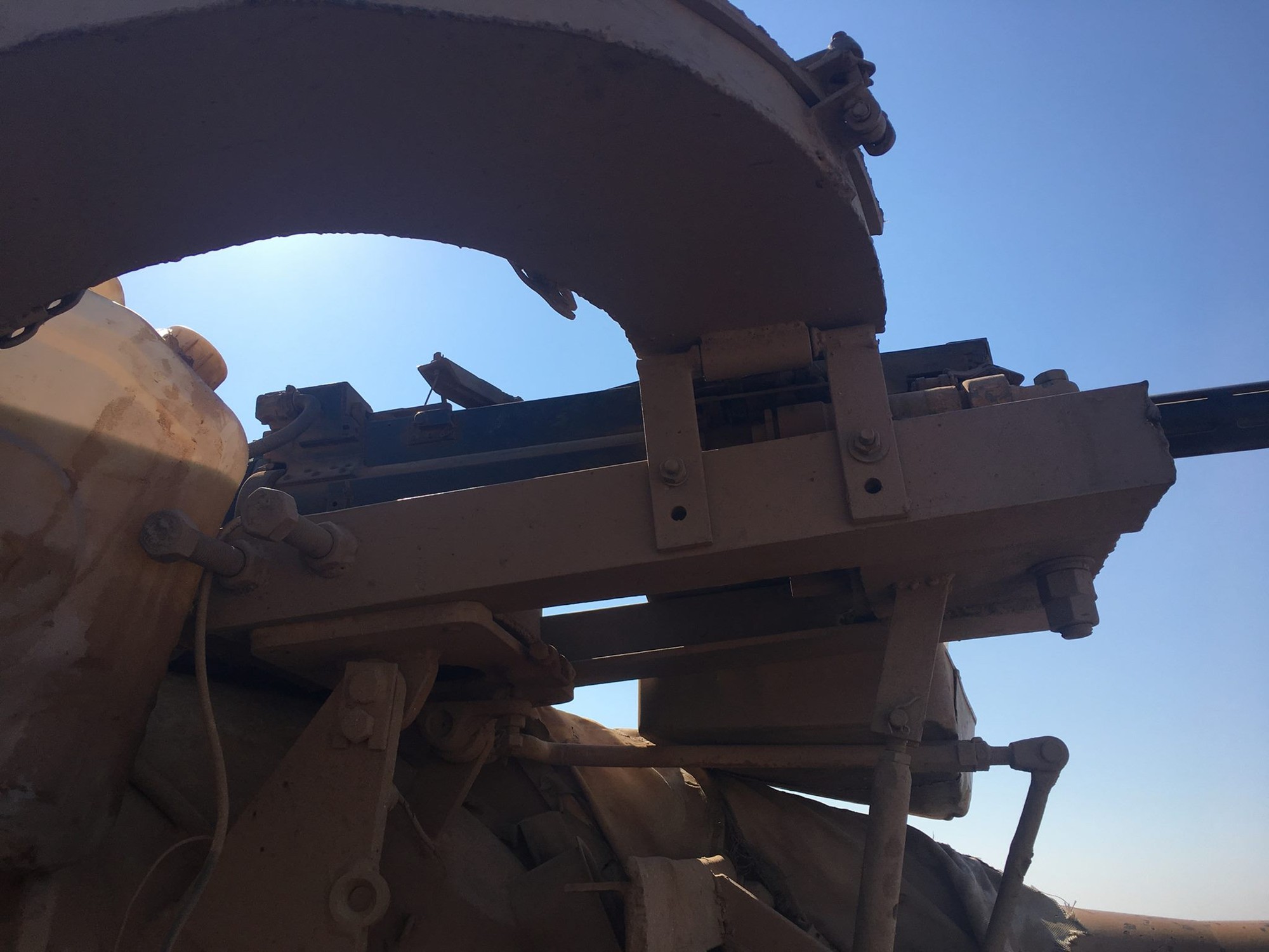 Phiến quân Syria độ chế trọng liên điều khiển từ xa cho xe tăng T-55 - Ảnh 1. Phiến quân Syria độ chế trọng liên điều khiển từ xa cho xe tăng T-55 - Ảnh 1.