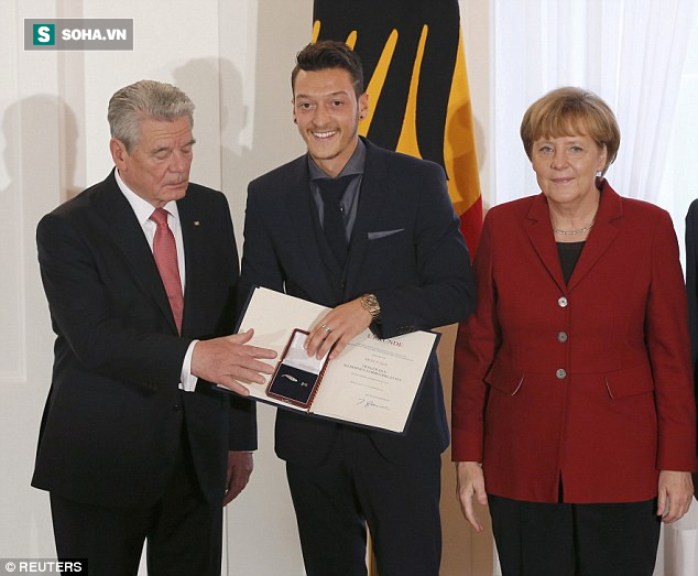 Thủ tướng Đức gây bất ngờ với tuyên bố sau tâm thư đầy cay đắng của Mesut Ozil 1
