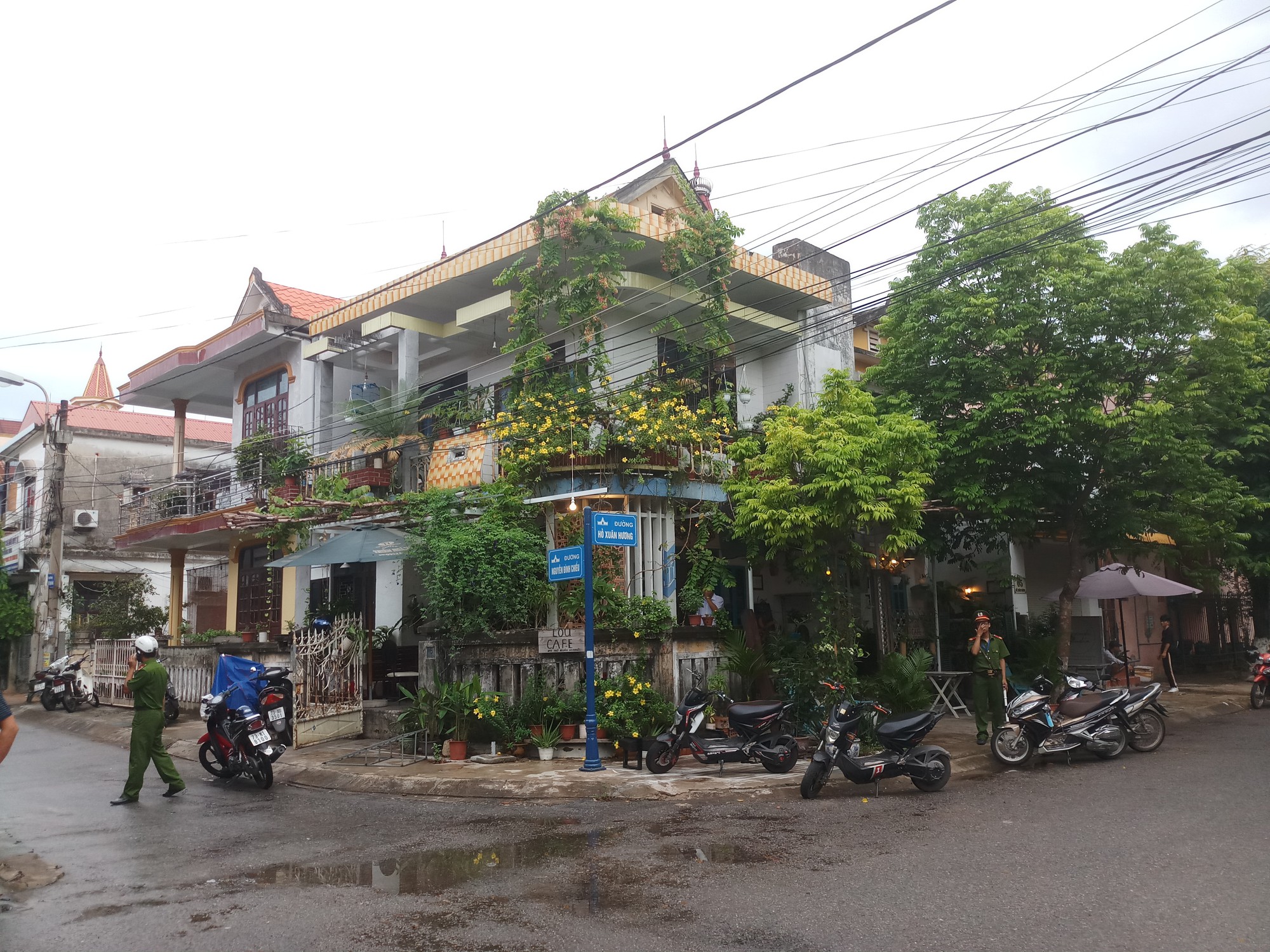 Lời khai bất ngờ của hung thủ bắn chủ quán cà phê ở trung tâm thành phố - ảnh 2 Lời khai bất ngờ của hung thủ bắn chủ quán cà phê ở trung tâm thành phố - Ảnh 2.