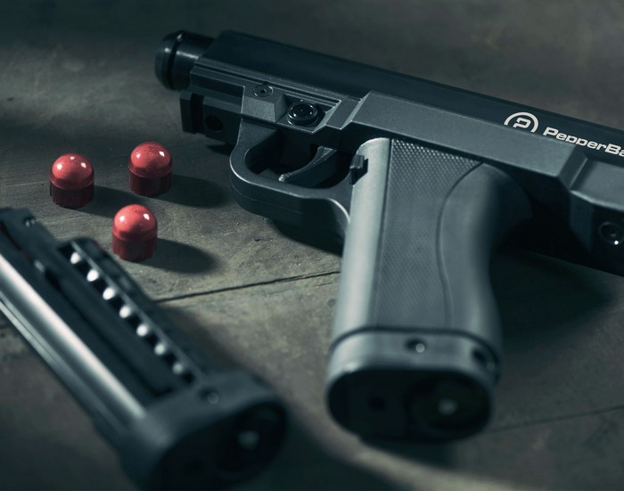 Súng ngắn bắn đạn hạt tiêu PepperBall TCP của cảnh sát Mỹ có gì đặc biệt? - Ảnh 1. Súng ngắn bắn đạn hạt tiêu PepperBall TCP của cảnh sát Mỹ có gì đặc biệt? - Ảnh 1.