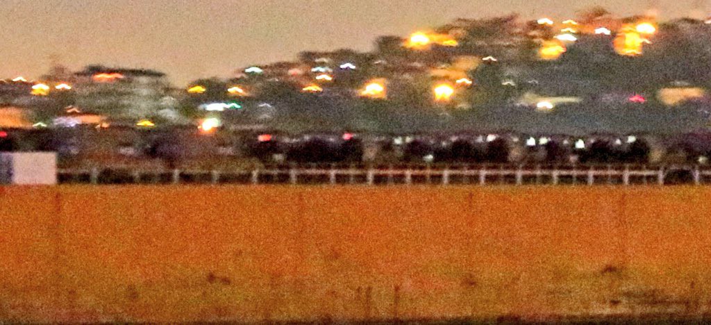 Nga bơm hàng nóng cho Syria: Chuyến tàu đặc biệt tới Tartus mang theo vũ khí gì lạ? - Ảnh 4. Nga bơm hàng nóng cho Syria: Chuyến tàu đặc biệt tới Tartus mang theo vũ khí gì lạ? - Ảnh 4.