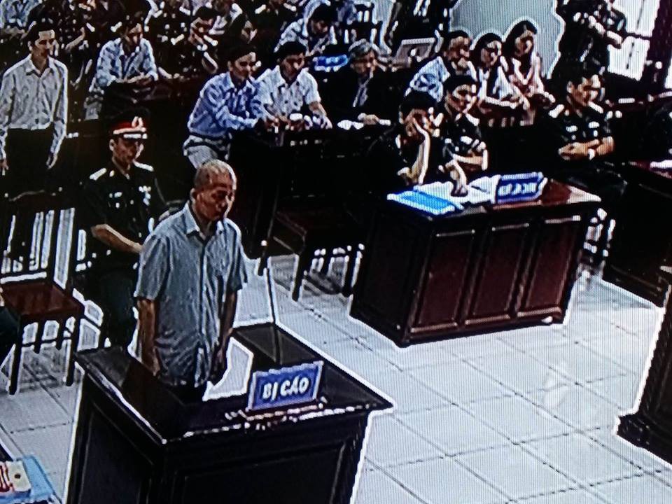 Út trọc khai nhận dùng tiền mua bằng đại học giả vì dân trí thấp - ảnh 3 Út trọc khai nhận dùng tiền mua bằng đại học giả vì dân trí thấp - Ảnh 3.