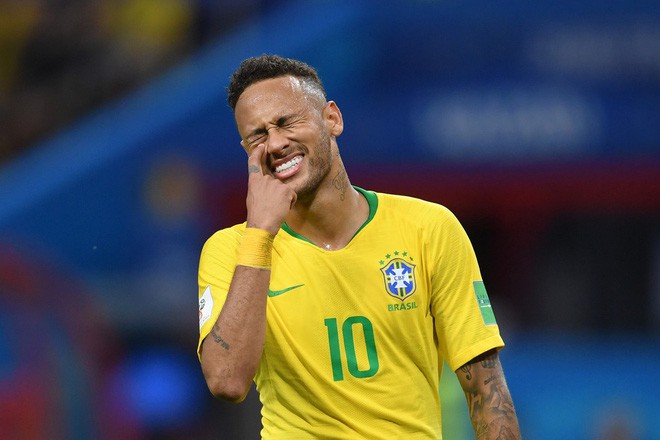 CĐV Brazil đau đớn, rơi nước mắt chứng kiến Brazil bị loại cay đắng 5