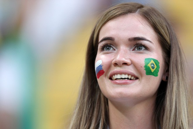 CĐV Brazil đau đớn, rơi nước mắt chứng kiến Brazil bị loại cay đắng - Ảnh 14. CĐV Brazil đau đớn, rơi nước mắt chứng kiến Brazil bị loại cay đắng 14