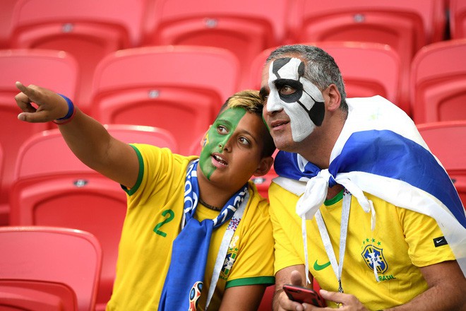 CĐV Brazil đau đớn, rơi nước mắt chứng kiến Brazil bị loại cay đắng 19