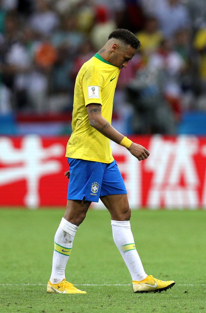 CĐV Brazil đau đớn, rơi nước mắt chứng kiến Brazil bị loại cay đắng - Ảnh 3. CĐV Brazil đau đớn, rơi nước mắt chứng kiến Brazil bị loại cay đắng 2