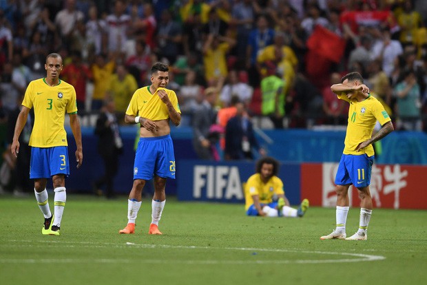 CĐV Brazil đau đớn, rơi nước mắt chứng kiến Brazil bị loại cay đắng - Ảnh 22.