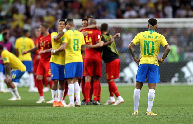 CĐV Brazil đau đớn, rơi nước mắt chứng kiến Brazil bị loại cay đắng 4