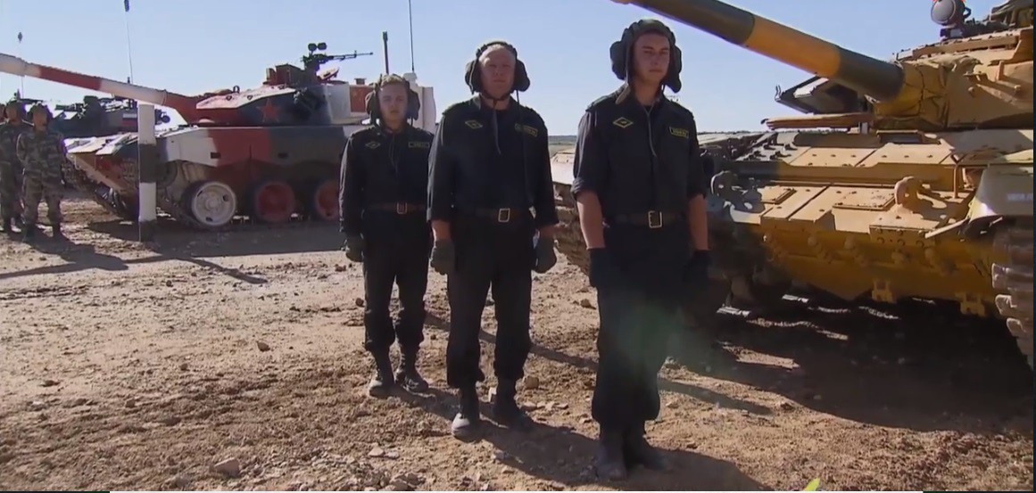 TRỰC TIẾP: Chung kết Tank Biathlon 2018 - Trung Quốc hôm nay bắn rất kém, chỉ huy lo lắng - Ảnh 3. TRỰC TIẾP: Chung kết Tank Biathlon 2018 - Trung Quốc hôm nay bắn rất kém, chỉ huy lo lắng - Ảnh 3.