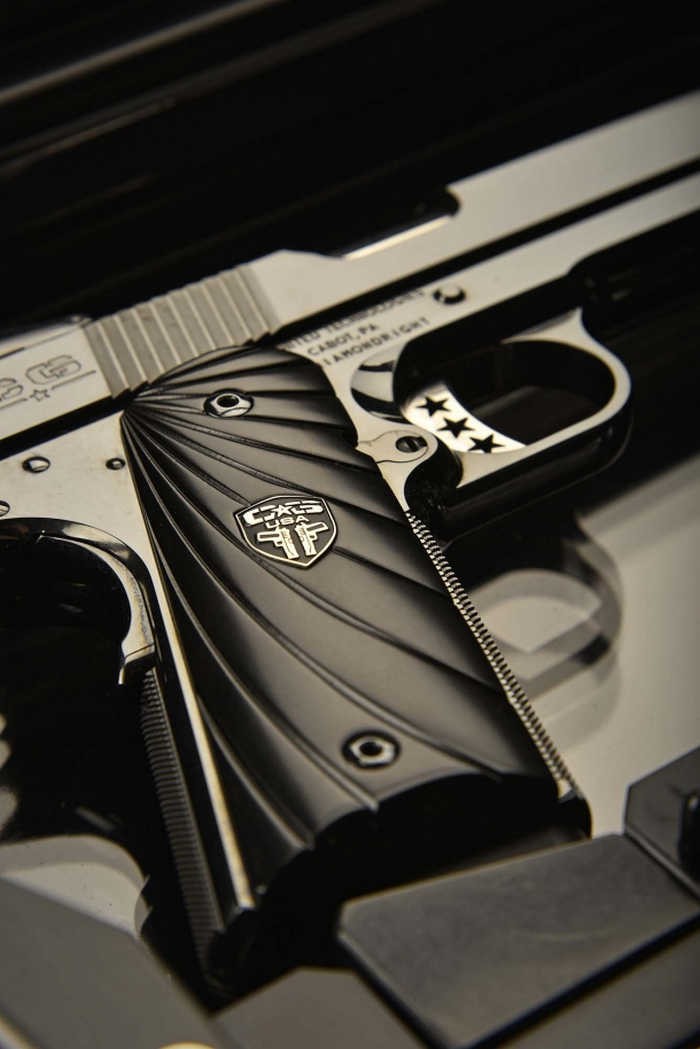 Chiêm ngưỡng cặp súng ngắn M1911 đối xứng gương siêu đẹp, siêu đắt - Ảnh 5. Chiêm ngưỡng cặp súng ngắn M1911 đối xứng gương siêu đẹp, siêu đắt - Ảnh 5.