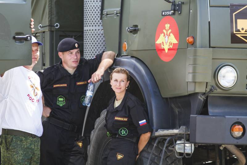 Nữ quân nhân Nga thuần phục mãnh thú bọc thép tại Army Games 2018 - Ảnh 1. Nữ quân nhân Nga thuần phục mãnh thú bọc thép tại Army Games 2018 - Ảnh 1.