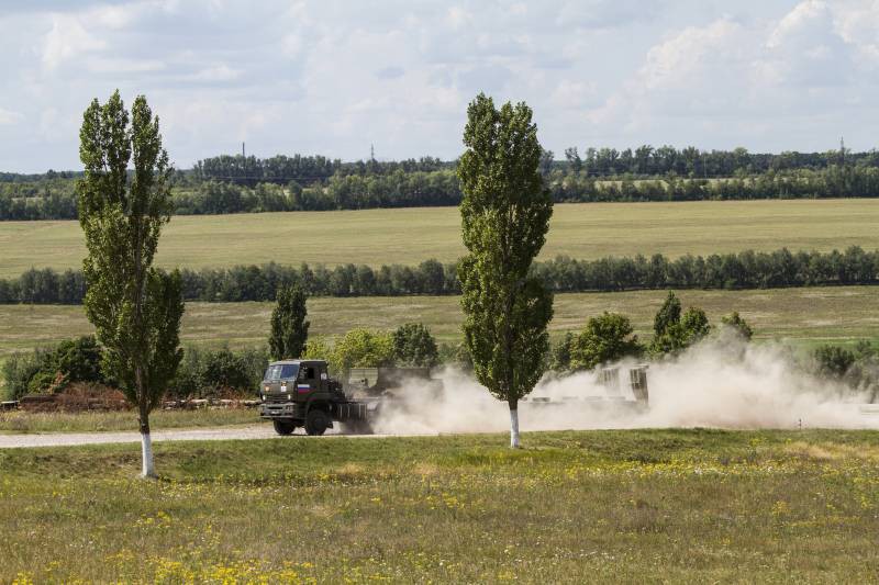Nữ quân nhân Nga thuần phục mãnh thú bọc thép tại Army Games 2018 - Ảnh 5. Nữ quân nhân Nga thuần phục mãnh thú bọc thép tại Army Games 2018 - Ảnh 5.