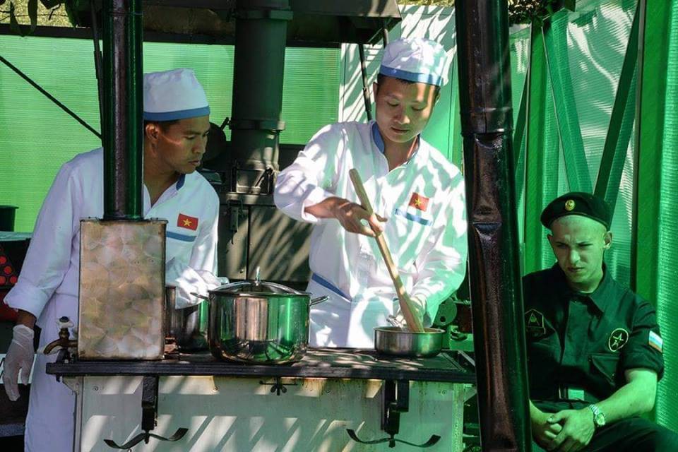Lính hậu cần VN xuất sắc đấm chết voi ở Hội thao quân sự QT 2018: Nga, TQ toát mồ hôi! - Ảnh 1. Lính hậu cần VN xuất sắc đấm chết voi ở Hội thao quân sự QT 2018: Nga, TQ toát mồ hôi! - Ảnh 1.