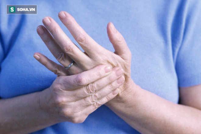 Ngoài bệnh Parkinson, triệu chứng run chân tay cảnh báo bệnh nguy hiểm nào nữa? - Ảnh 2.