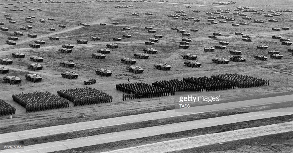 Những hình ảnh ấn tượng về cuộc tập trận lớn nhất lịch sử Liên Xô - Ảnh 5. Những hình ảnh ấn tượng về cuộc tập trận lớn nhất lịch sử Liên Xô - Ảnh 5.
