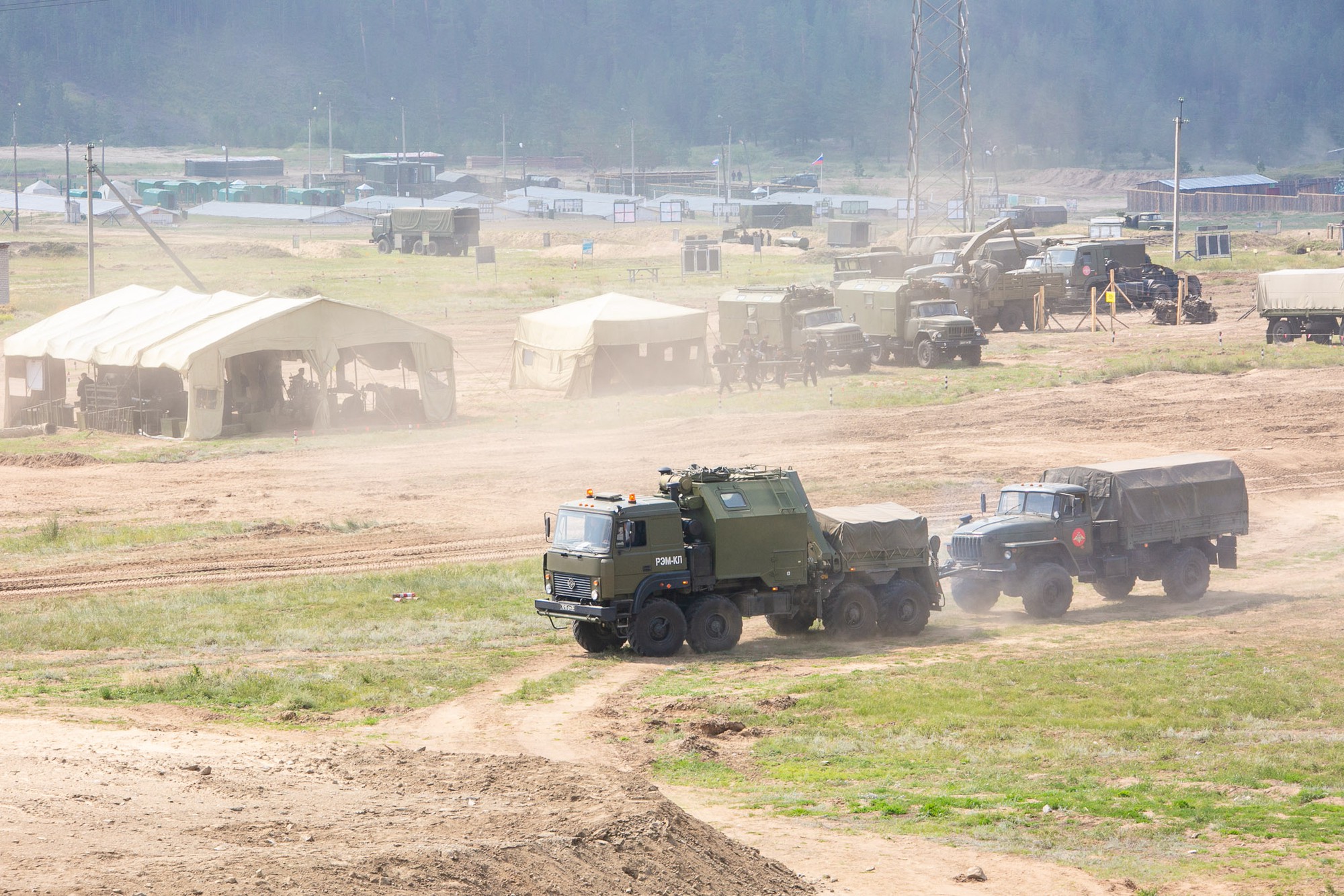 Điều đáng ngạc nhiên khi Nga huy động số lượng lớn xe tăng T-62 và T-72 tập trận - Ảnh 5. Điều đáng ngạc nhiên khi Nga huy động số lượng lớn xe tăng T-62 và T-72 tập trận - Ảnh 5.