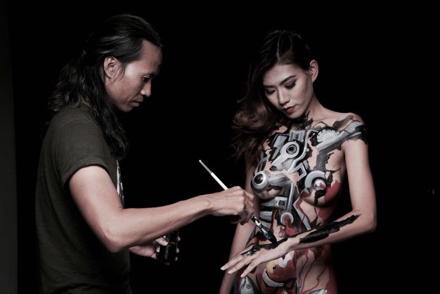 Họa sỹ Ngô Lực được minh oan nghi án hiếp dâm mẫu nude: Camera của khách sạn còn ghi lại cảnh... ra về vui vẻ - Ảnh 1. Họa sỹ Ngô Lực được minh oan nghi án hiếp dâm mẫu nude: Camera của khách sạn còn ghi lại cảnh... ra về vui vẻ - Ảnh 1.