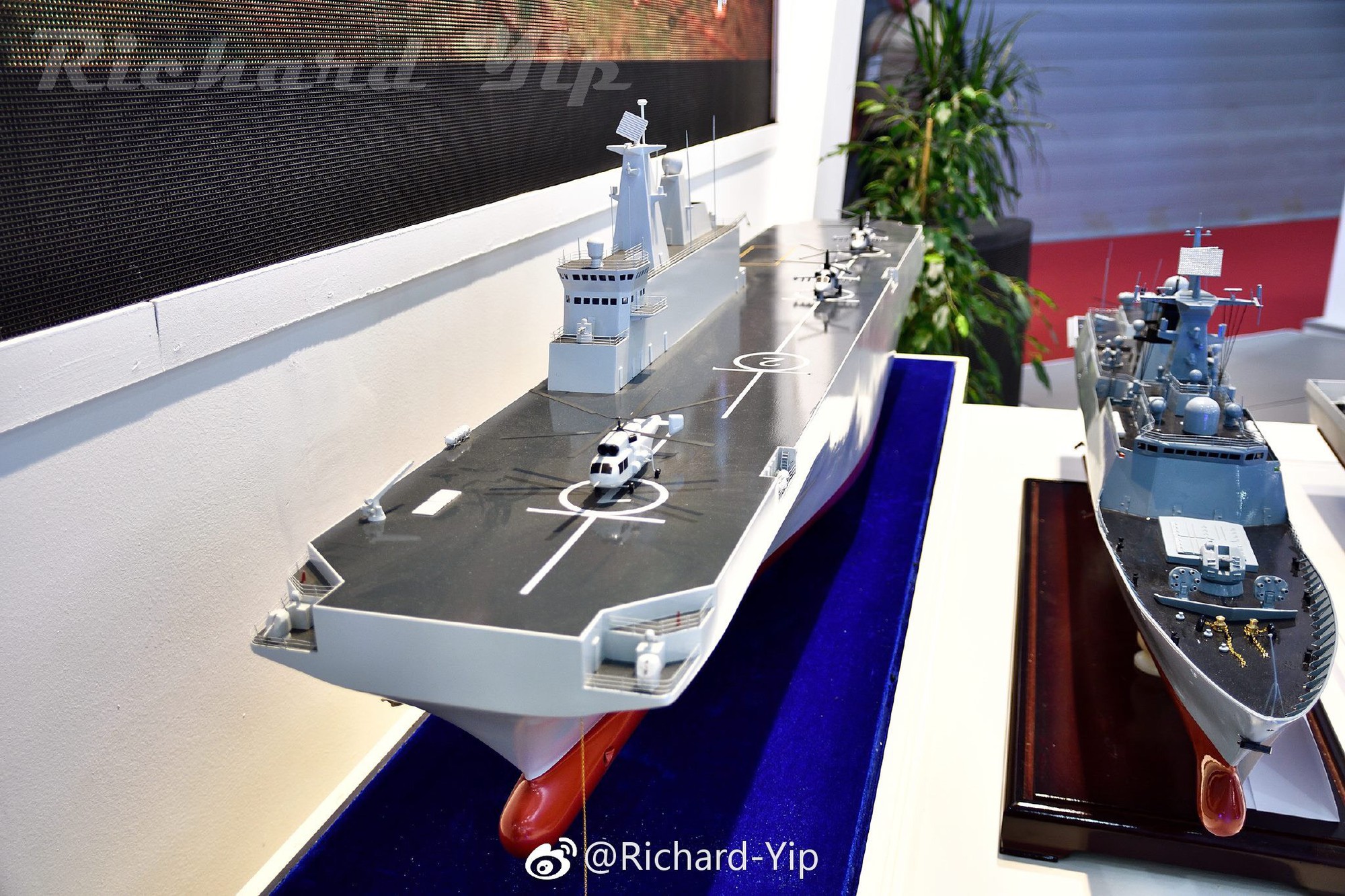 Moscow có thể mua 3 vũ khí mới từ Bắc Kinh: Nga đang bí hay truyền thông TQ tự sướng? - Ảnh 2. Moscow có thể mua 3 vũ khí mới từ Bắc Kinh: Nga đang bí hay truyền thông TQ tự sướng? - Ảnh 2.