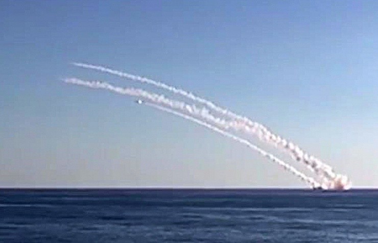 Trang tin Apostrof: Lực lượng Nga ở Crimea đe dọa diệt không chỉ Kiev mà cả toàn Châu Âu? - Ảnh 4. Trang tin Apostrof: Lực lượng Nga ở Crimea đe dọa diệt không chỉ Kiev mà cả toàn Châu Âu? - Ảnh 4.