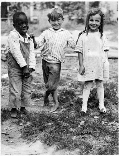 Chùm ảnh đen trắng ấn tượng về tuổi thơ của những đứa trẻ thế kỷ 20 - Ảnh 2.