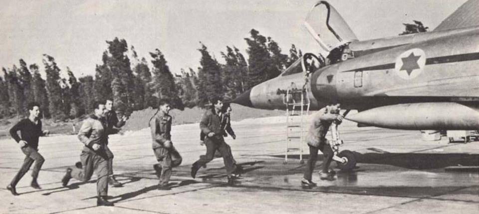 Cuộc chiến 6 ngày: Israel tập kích, tiêu diệt 300 máy bay, KQ Ai Cập tê liệt 1 thập kỷ - Ảnh 1. Cuộc chiến 6 ngày: Israel tập kích, tiêu diệt 300 máy bay, KQ Ai Cập tê liệt 1 thập kỷ - Ảnh 1.