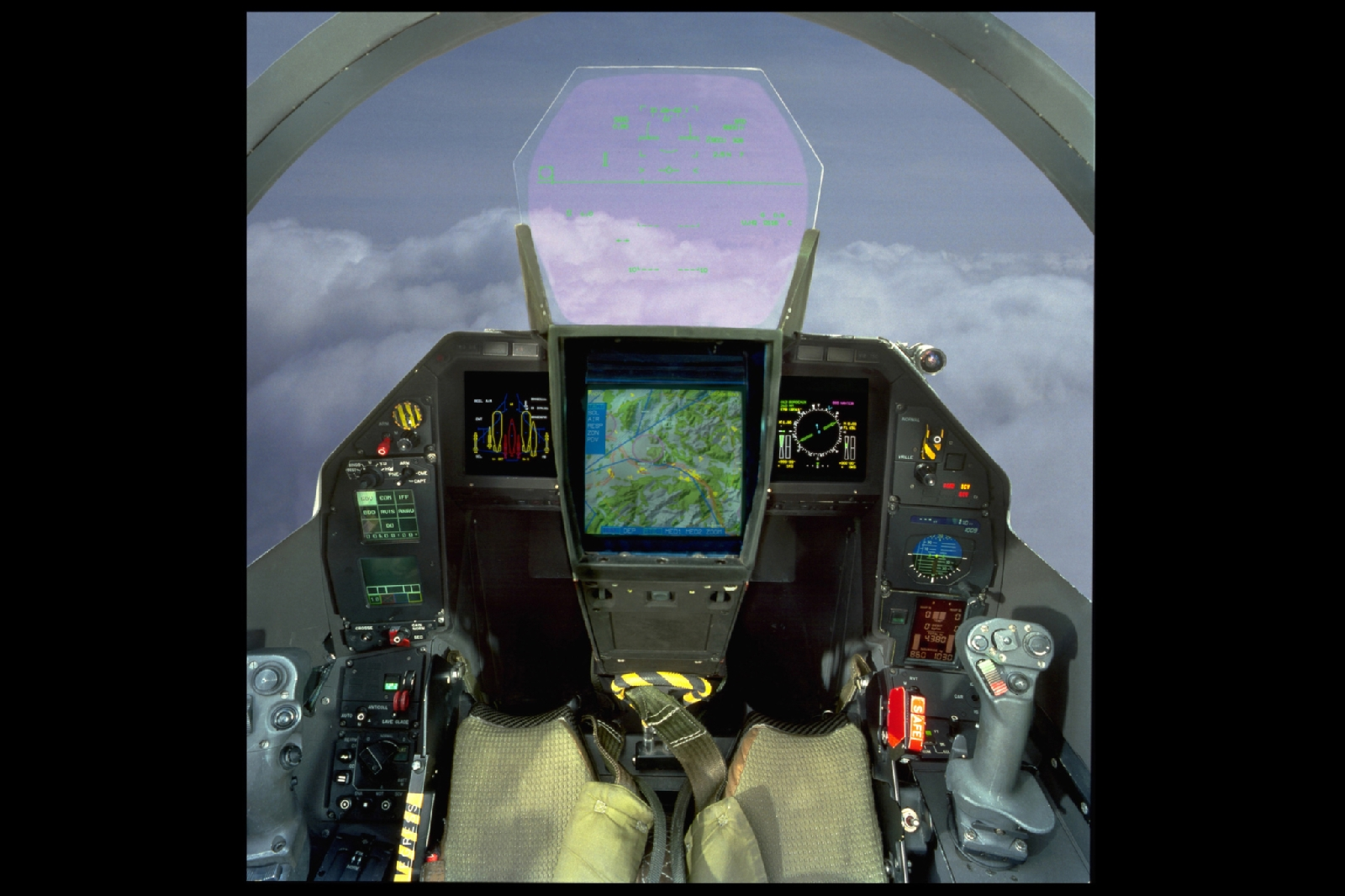 Phi công Su-30 chuyển loại bay tiêm kích Rafale Pháp có khó không? - Ảnh 1. Phi công Su-30 chuyển loại bay tiêm kích Rafale Pháp có khó không? - Ảnh 1.