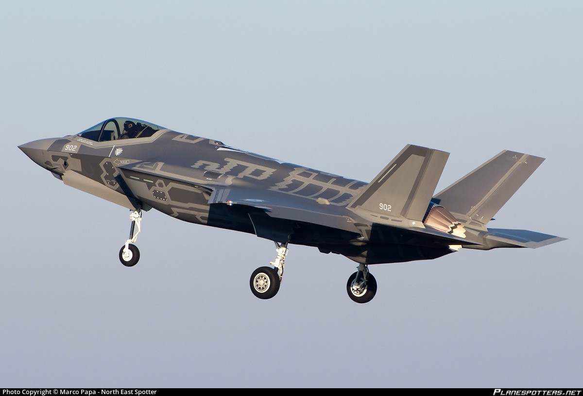 Israel tung đòn sấm sét khiến Syria choáng váng: F-16 hay F-35 đã đột nhập Damascus? - Ảnh 2. Israel tung đòn sấm sét khiến Syria choáng váng: F-16 hay F-35 đã đột nhập Damascus? - Ảnh 2.