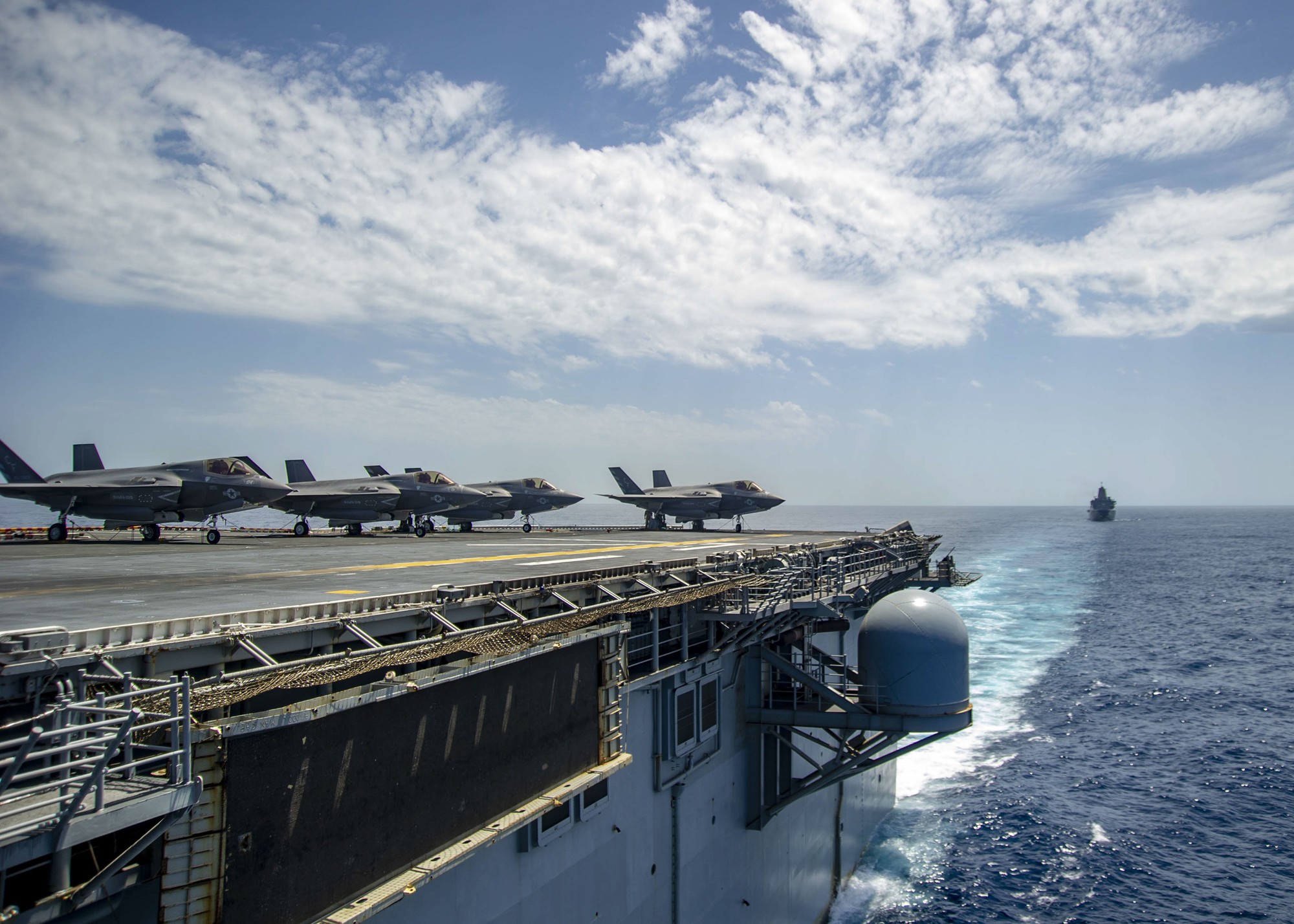 Mỹ nói F-35 vô song, Nga giễu cợt: Tàng hình thua cả Su-57, sao qua mặt S-300/400 ở Syria - Ảnh 1. Mỹ nói F-35 vô song, Nga giễu cợt: Tàng hình thua cả Su-57, sao qua mặt S-300/400 ở Syria - Ảnh 1.