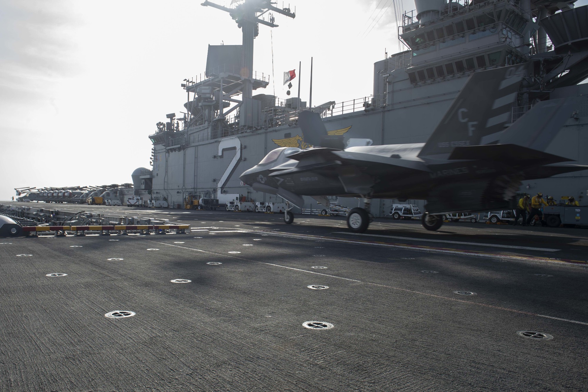 Mỹ nói F-35 vô song, Nga giễu cợt: Tàng hình thua cả Su-57, sao qua mặt S-300/400 ở Syria - Ảnh 2. Mỹ nói F-35 vô song, Nga giễu cợt: Tàng hình thua cả Su-57, sao qua mặt S-300/400 ở Syria - Ảnh 2.