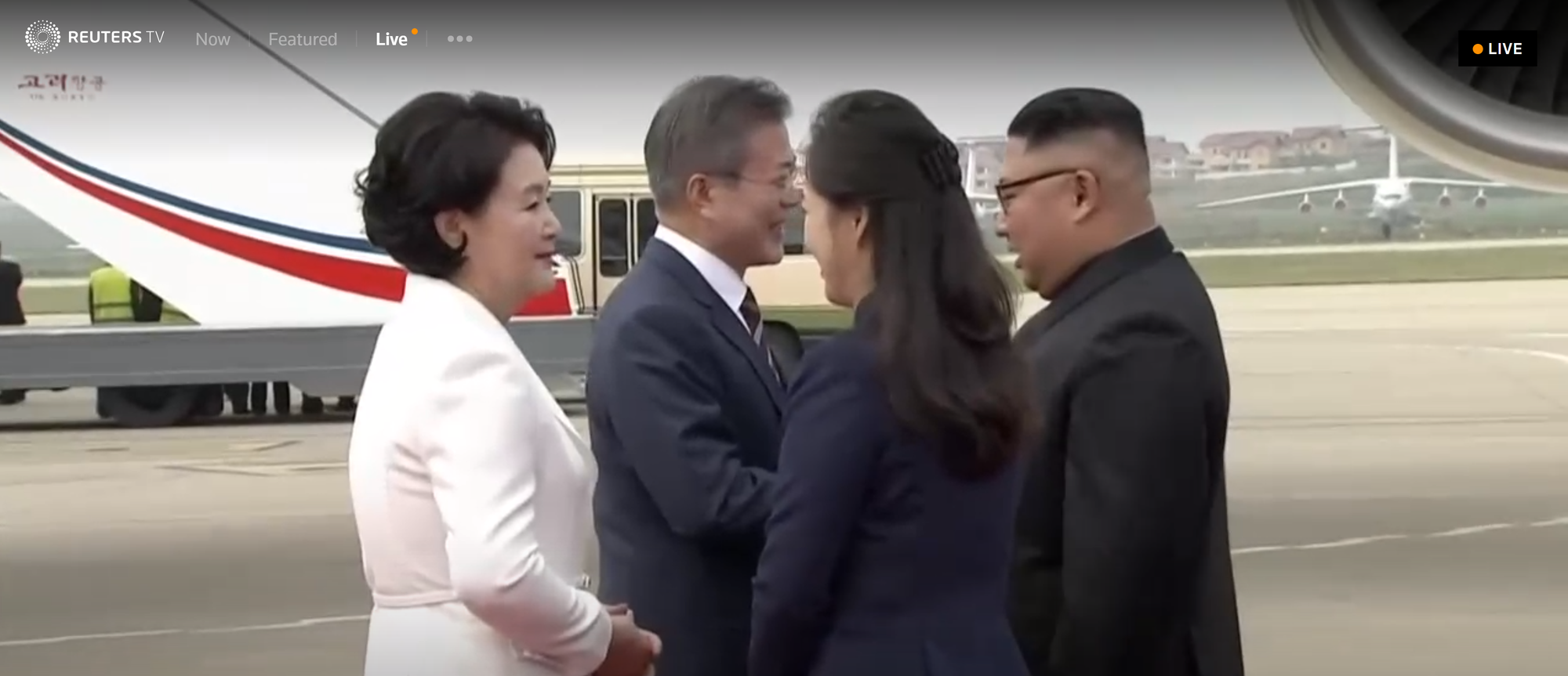 Ông Kim Jong-un đích thân ra sân bay đón tổng thống Hàn Quốc theo nghi thức trọng thể nhất - Ảnh 5. Ông Kim Jong-un đích thân ra sân bay đón tổng thống Hàn Quốc theo nghi thức trọng thể nhất - Ảnh 5.
