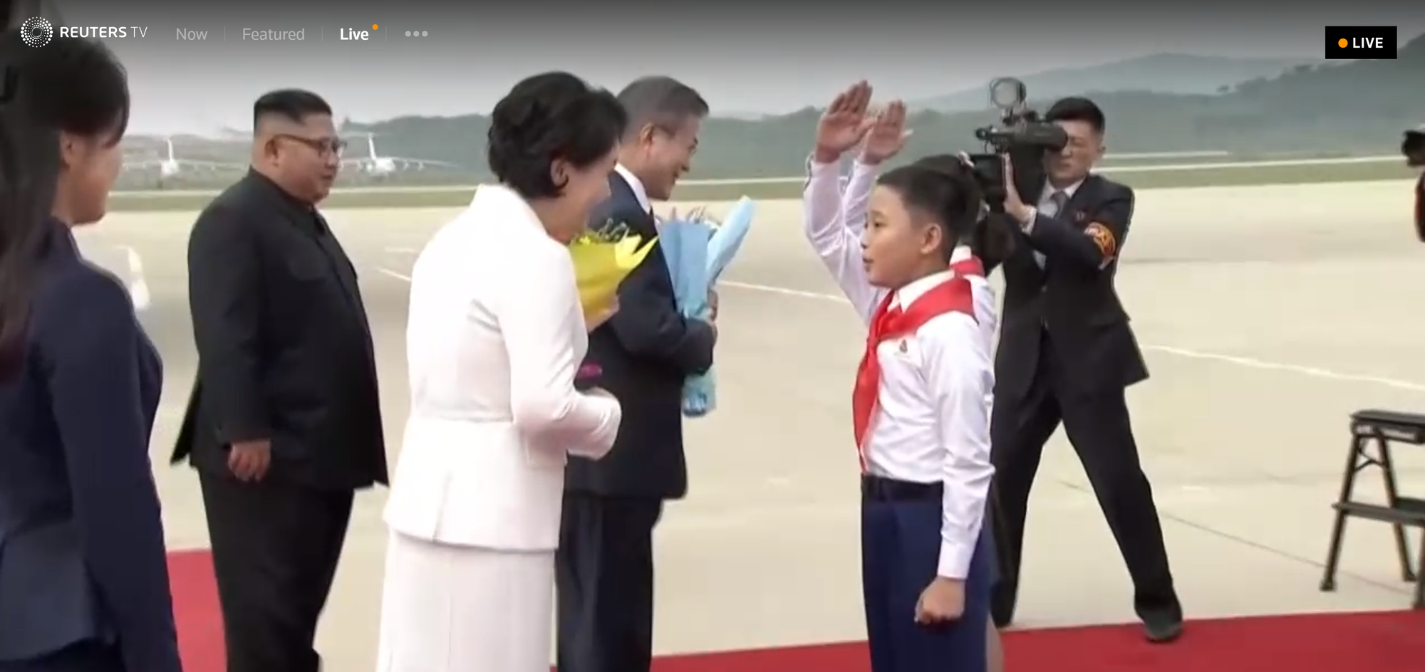 Ông Kim Jong-un đích thân ra sân bay đón tổng thống Hàn Quốc theo nghi thức trọng thể nhất - Ảnh 6. Ông Kim Jong-un đích thân ra sân bay đón tổng thống Hàn Quốc theo nghi thức trọng thể nhất - Ảnh 6.