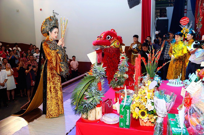 Trịnh Kim Chi thực hiện nghi lễ cúng Tổ long trọng bậc nhất Sài Gòn - Ảnh 6.
