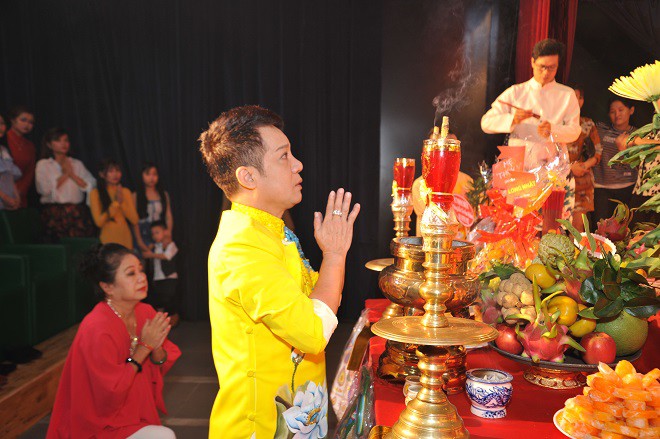 Toàn cảnh lễ giỗ Tổ ở nhà thờ của Hoài Linh và toàn Sài Gòn  - Ảnh 5.