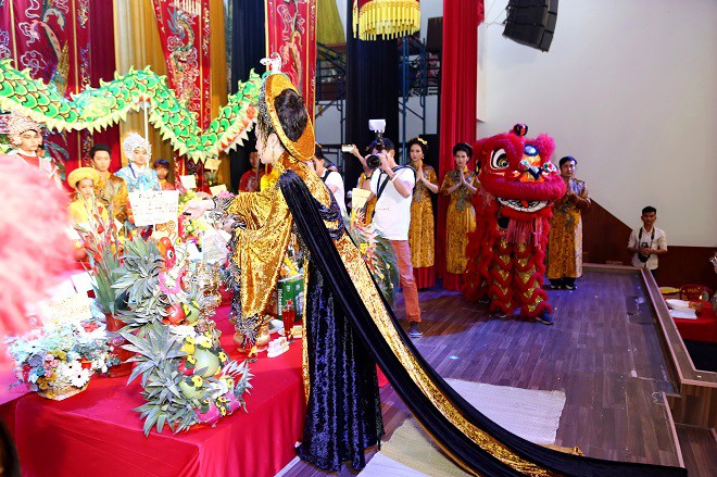 Toàn cảnh lễ giỗ Tổ ở nhà thờ của Hoài Linh và toàn Sài Gòn  - Ảnh 6.