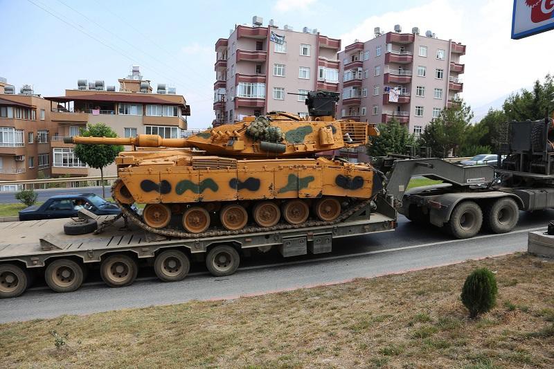 Xe tăng, pháo binh Thổ Nhĩ Kỳ rầm rập áp sát Syria: Thùng thuốc súng Idlib sắp phát nổ? - Ảnh 1. Xe tăng, pháo binh Thổ Nhĩ Kỳ rầm rập áp sát Syria: Thùng thuốc súng Idlib sắp phát nổ? - Ảnh 1.