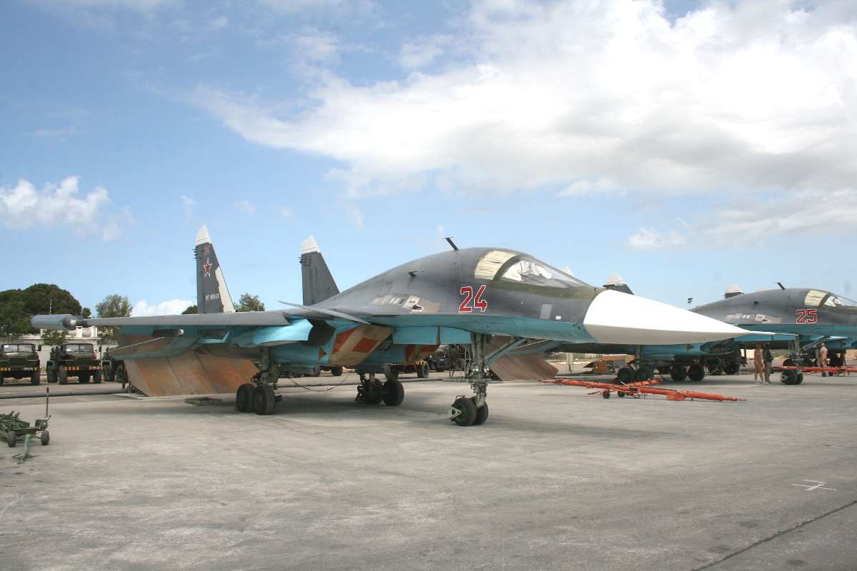 Su-34, Su-35 Nga đã dùng vũ khí nào phá nát xưởng UAV và tên lửa của phiến quân ở Idlib? - Ảnh 5. Su-34, Su-35 Nga đã dùng vũ khí nào phá nát xưởng UAV và tên lửa của phiến quân ở Idlib? - Ảnh 5.