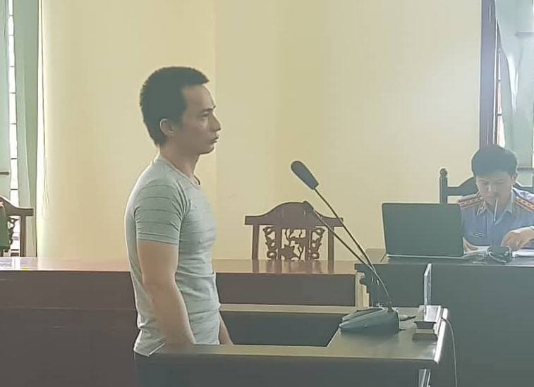 Sát hại em trai nhân tình, gã cuồng yêu lãnh 21 năm tù - ảnh 1 Giết em trai nhân tình, gã cuồng yêu lãnh 21 năm tù - Ảnh 1.