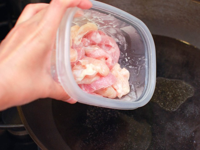 Người Trung Quốc có bí quyết làm thứ nước thần chỉ trong 2 phút giúp món thịt không bao giờ bị dai, ngon bất khả chiến bại - Ảnh 5. Người Trung Quốc có bí quyết làm thứ nước thần chỉ trong 2 phút giúp món thịt không bao giờ bị dai, ngon bất khả chiến bại - Ảnh 5.