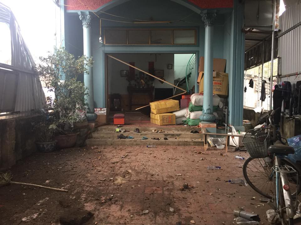 Hiện trường vụ nổ làm 2 người chết, 7 người bị thương, nhiều nhà dân bị tốc mái - Ảnh 10. Hiện trường vụ nổ làm 2 người chết, 7 người bị thương, nhiều nhà dân bị tốc mái - Ảnh 10.